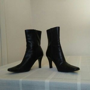 Nine West Black Leather Ankle Boots - Size 6.5